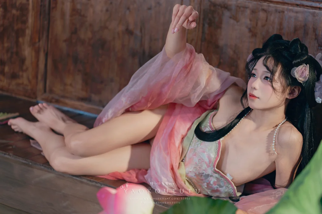 [Coser] 黏黏团子兔 - 八月订阅『醉倒荷塘边』& 游园惊梦 preview 2