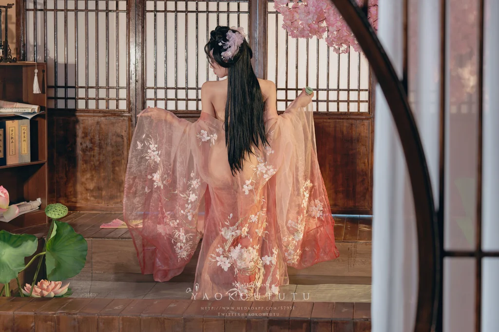 [Coser] 黏黏团子兔 - 八月订阅『醉倒荷塘边』& 游园惊梦 preview 18
