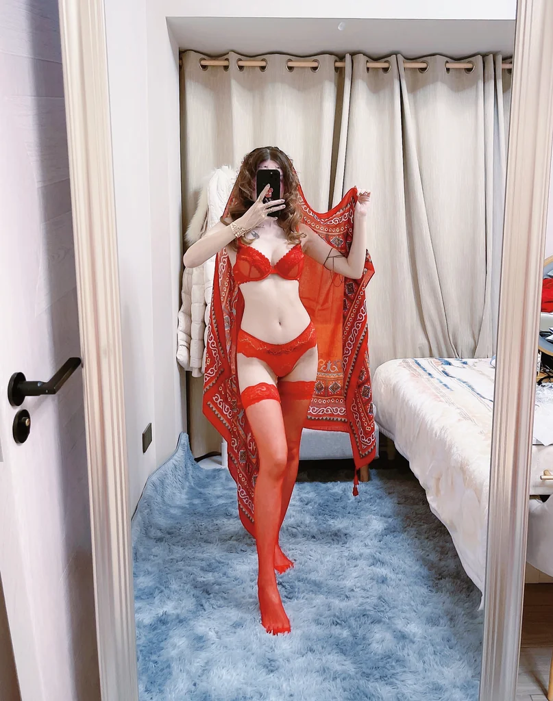 [Coser] 鹿八岁 - 红 preview 16