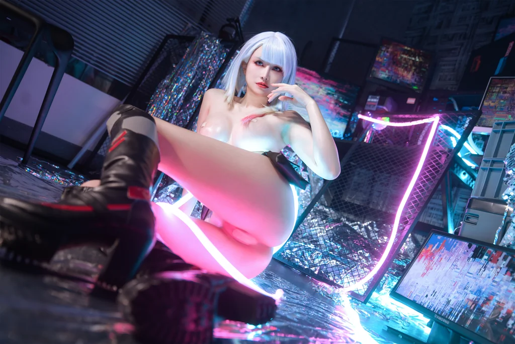 [Coser] 鹿八岁 - 赛博朋克：边缘行者 露西 preview 22