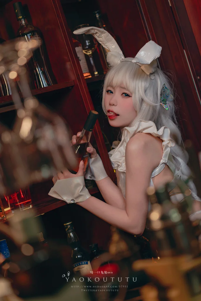 [Coser] 黏黏团子兔 - 恶毒酒吧 preview 1