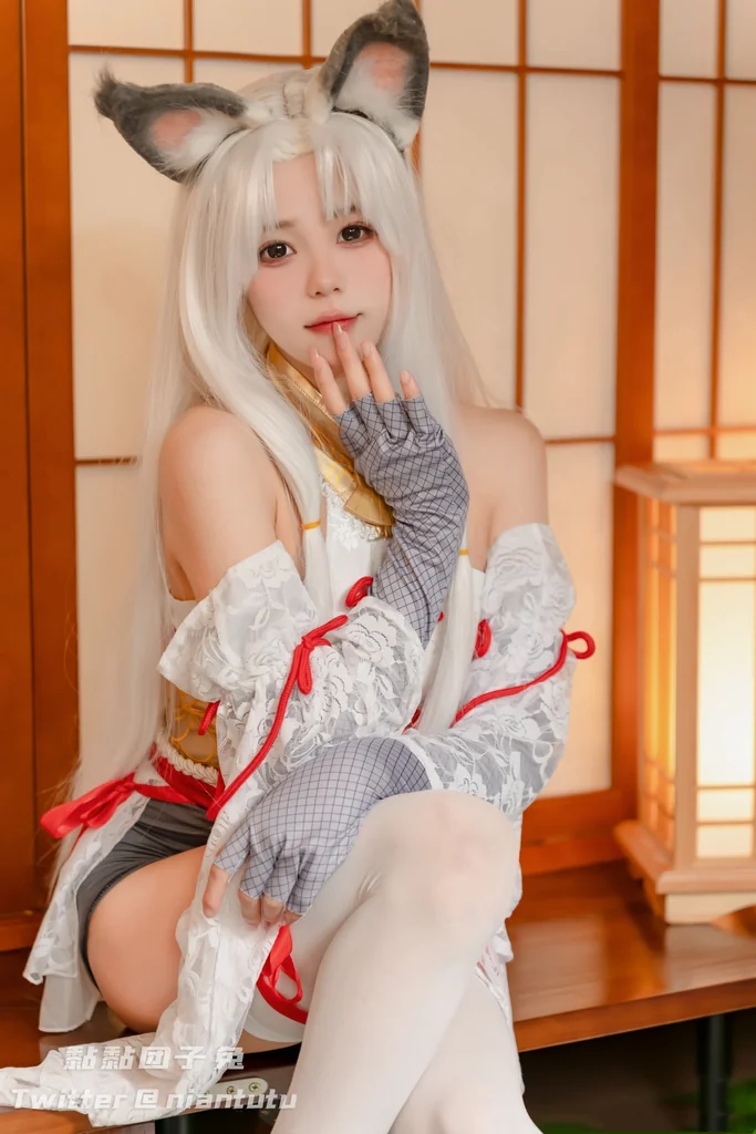 [Coser] 黏黏团子兔 - 白丝胡桃 preview 1