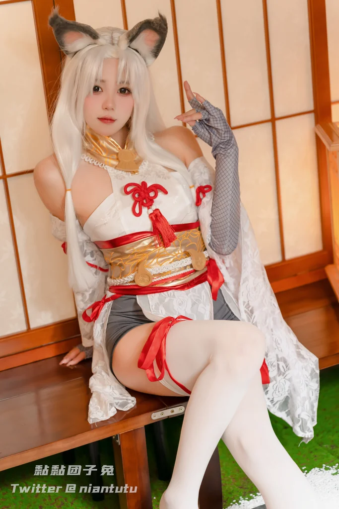 [Coser] 黏黏团子兔 - 白丝胡桃 preview 2