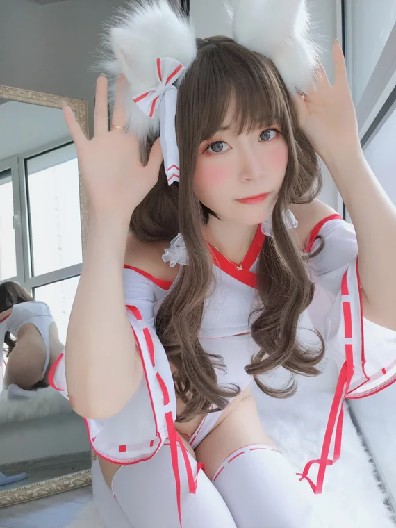 [Coser] 白银81 神社饲养的小狐狸 preview 1
