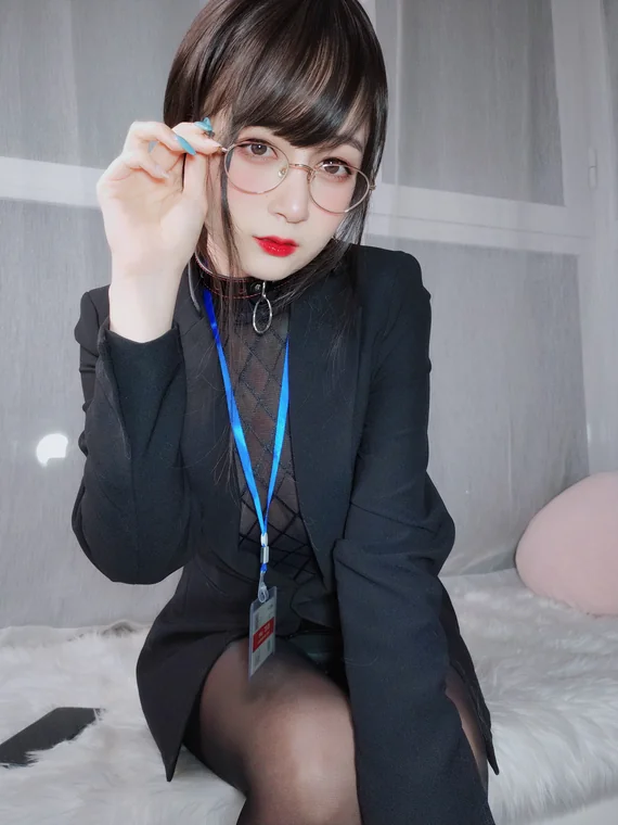 [Coser] 白银81 自撮り4(黑丝情趣) preview 1