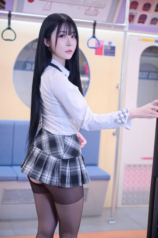 [Coser] Bomi (보미) - Schoolgirl In The Subway preview 12