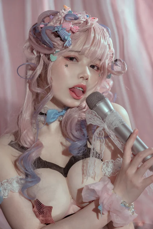 [Coser] Chinese 七月喵子 - 爱豆 preview 24