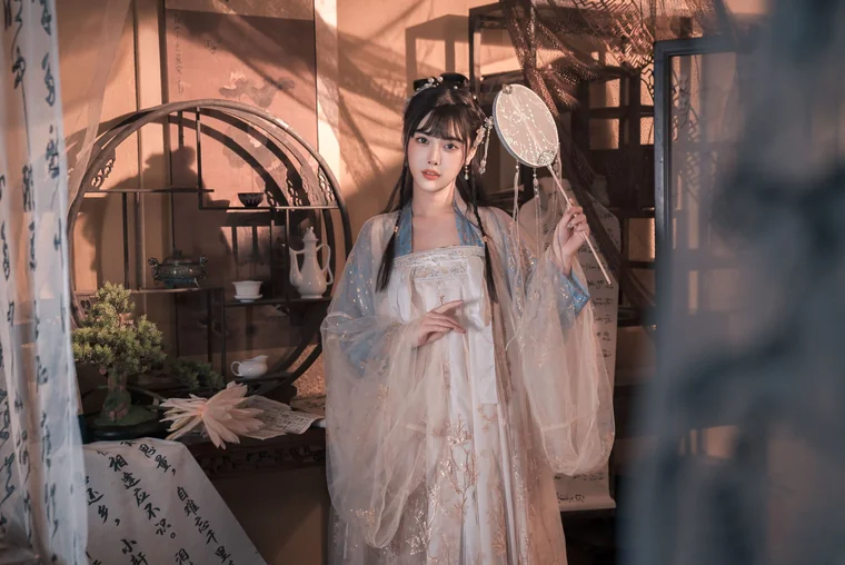 [Coser] Chinese 恋恋艾尼 - 汉服 preview 1