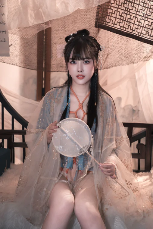 [Coser] Chinese 恋恋艾尼 - 汉服 preview 2