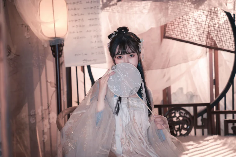 [Coser] Chinese 恋恋艾尼 - 汉服 preview 4