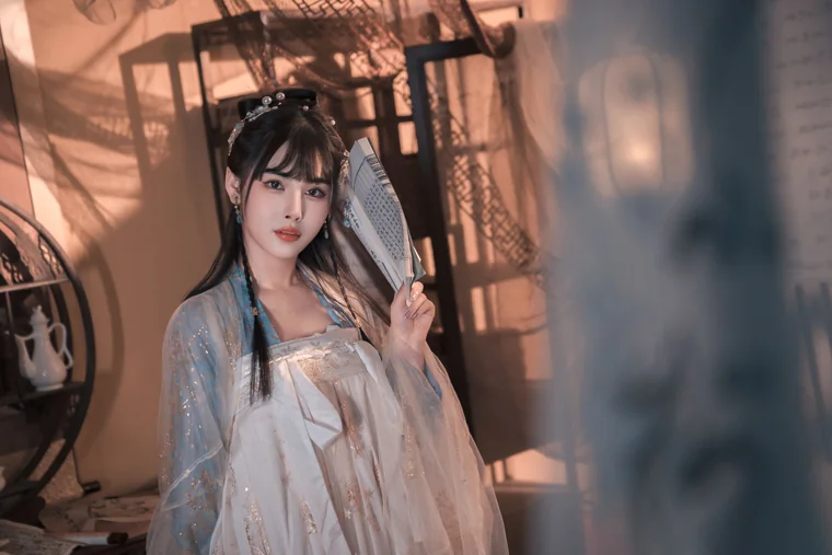 [Coser] Chinese 恋恋艾尼 - 汉服 preview 6