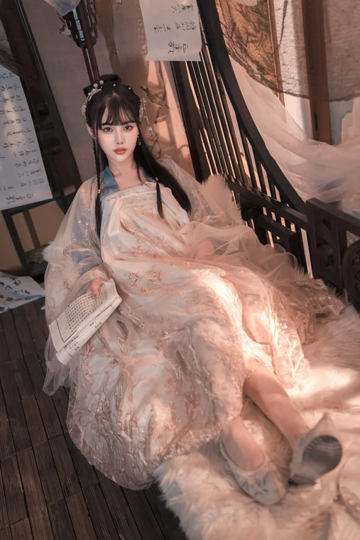 [Coser] Chinese 恋恋艾尼 - 汉服 preview 9