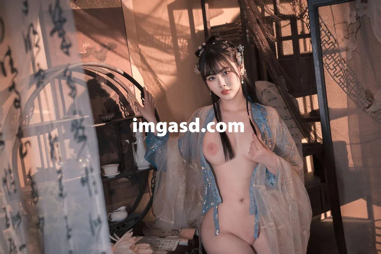 [Coser] Chinese 恋恋艾尼 - 汉服 preview 11