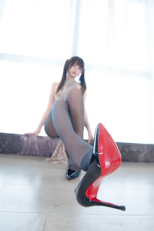 [Coser] Chinese 神楽坂真冬 - 蟒纹旗袍 preview 4