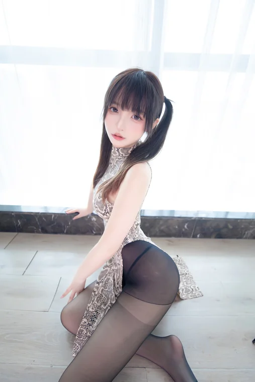 [Coser] Chinese 神楽坂真冬 - 蟒纹旗袍 preview 20