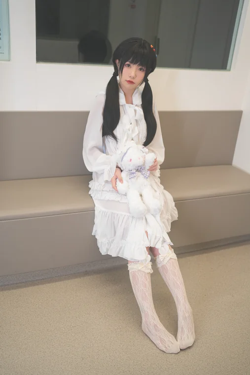 [Coser] Chinese 爆机少女喵小吉 - 深夜地铁 preview 23
