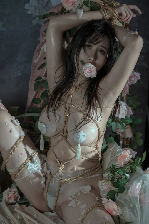 [Coser] Chinese 云溪溪 - 玫瑰绳艺 preview 6