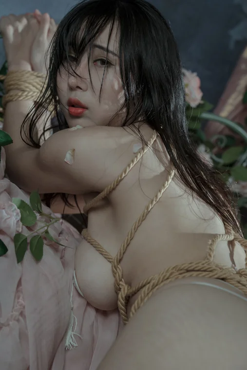 [Coser] Chinese 云溪溪 - 玫瑰绳艺 preview 16