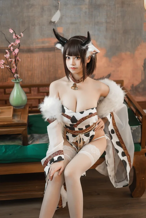 [Coser] Chinese 蜜汁猫裘 - 奶牛 preview 4