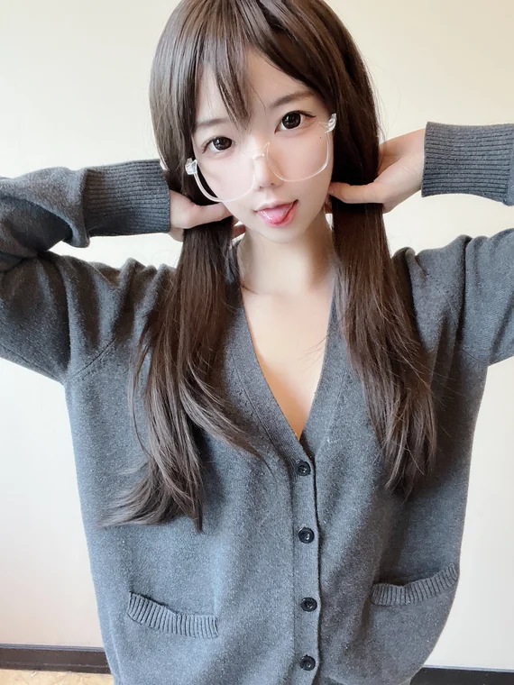 [Coser] Chinese 莉犬酱 - 黑丝白蕾丝 preview 1