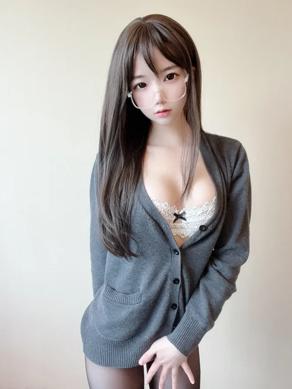 [Coser] Chinese 莉犬酱 - 黑丝白蕾丝 preview 6