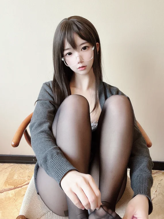 [Coser] Chinese 莉犬酱 - 黑丝白蕾丝 preview 12