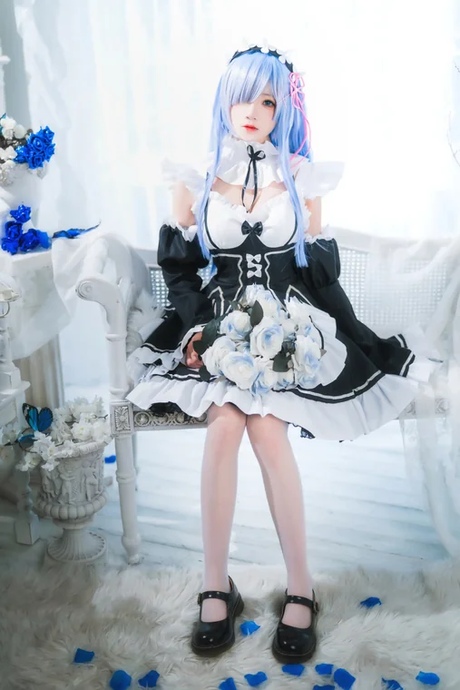 [Coser] Chinese 桜桃喵 - 长发蕾姆A preview 1