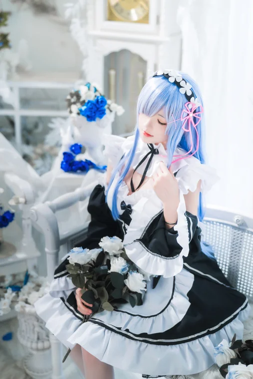 [Coser] Chinese 桜桃喵 - 长发蕾姆A preview 3