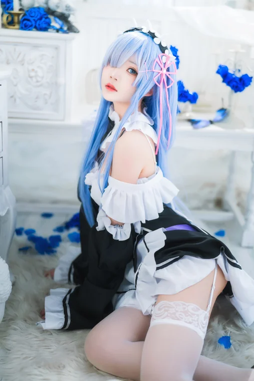 [Coser] Chinese 桜桃喵 - 长发蕾姆A preview 9