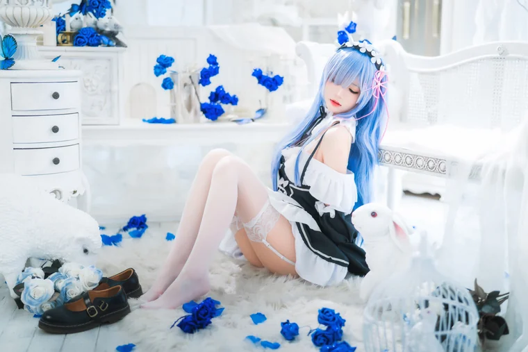 [Coser] Chinese 桜桃喵 - 长发蕾姆A preview 10