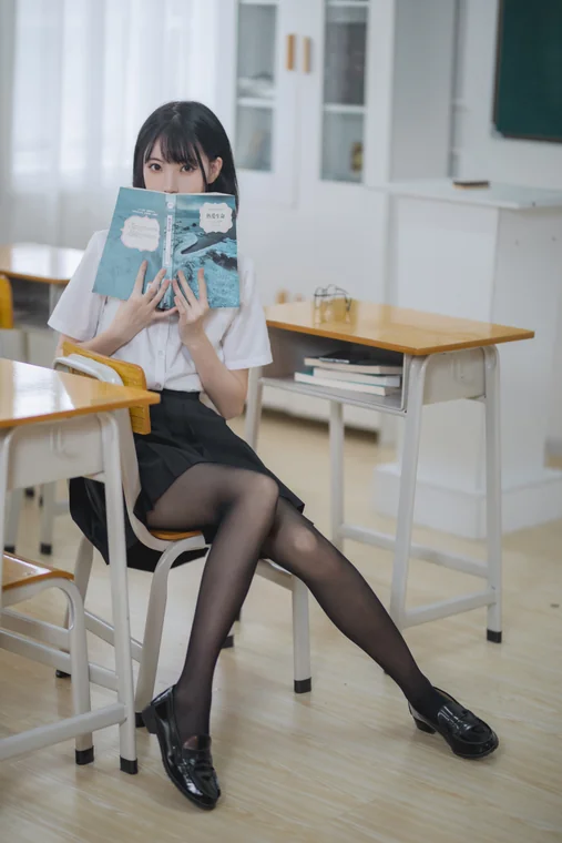 [Coser] Chinese 许岚LAN - 教室jk黑丝 preview 7