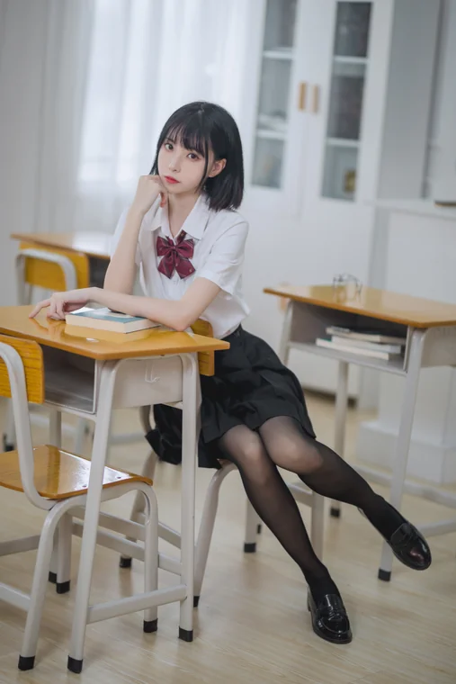 [Coser] Chinese 许岚LAN - 教室jk黑丝 preview 14