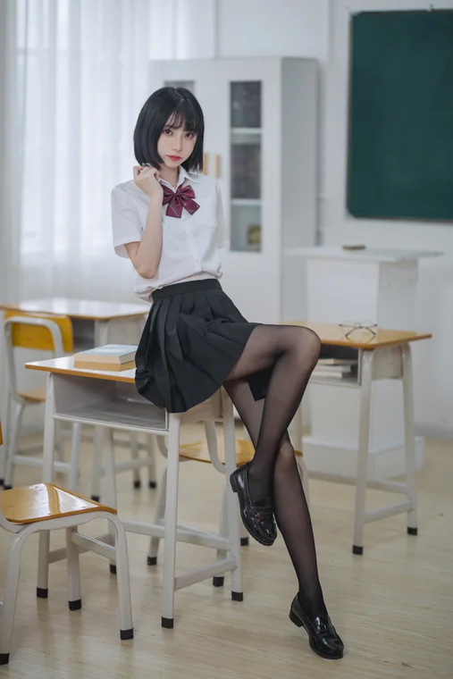 [Coser] Chinese 许岚LAN - 教室jk黑丝 preview 16