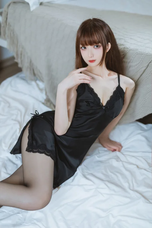 [Coser] Chinese 封疆疆v - 黑丝睡衣 preview 1