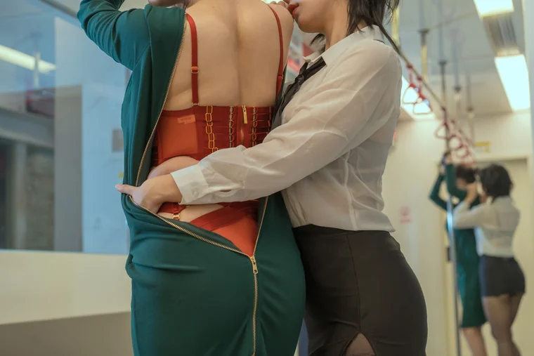 [Coser] Chinese 秋和柯基 x 火锅味的奶桃桃 - 电车 preview 20