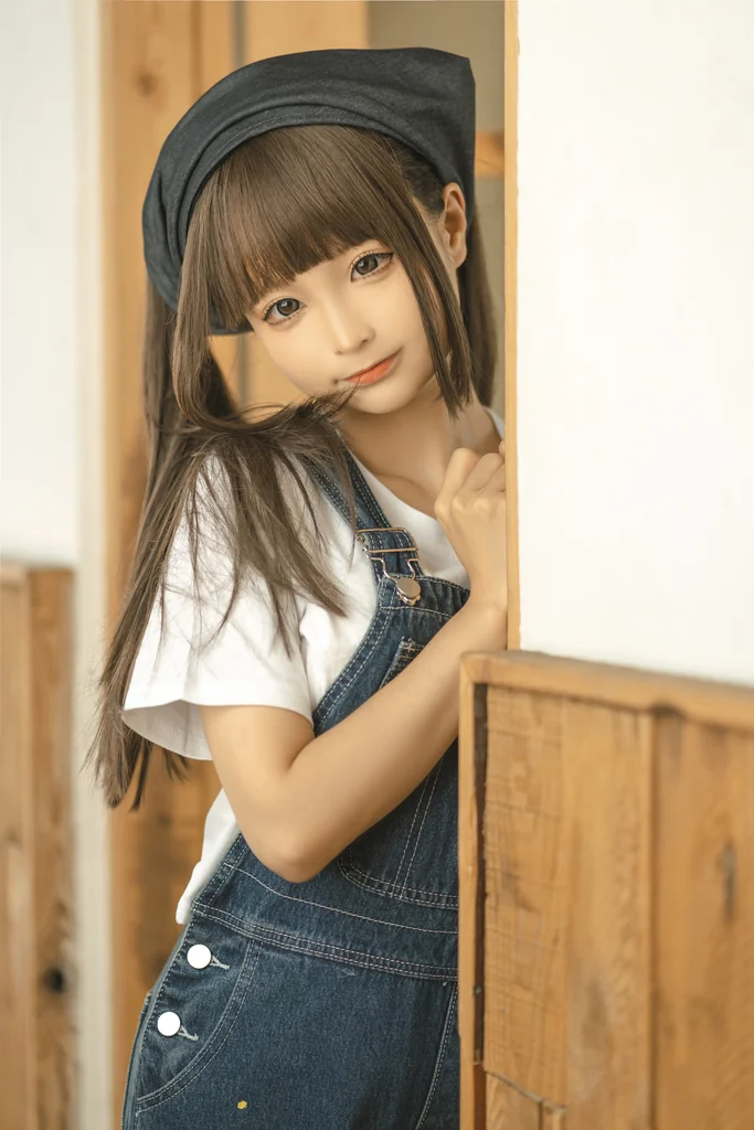 [Coser] 蠢沫沫 (chunmomo) - 小画家 (Small Painter) preview 2