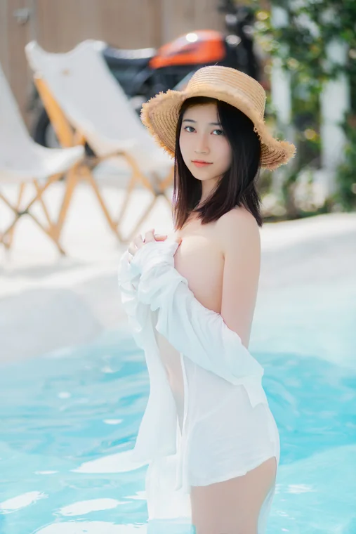 [Coser] 年年Nnian - 夏日限定泳池 preview 5
