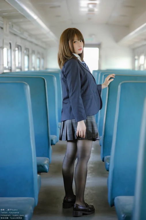 [Coser] Nyako喵子 - 火车JK制服 preview 3
