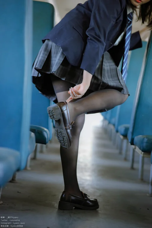 [Coser] Nyako喵子 - 火车JK制服 preview 4