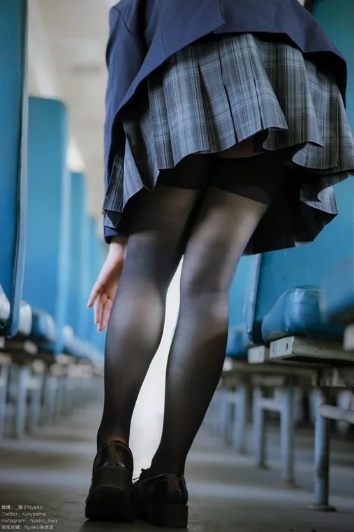 [Coser] Nyako喵子 - 火车JK制服 preview 6