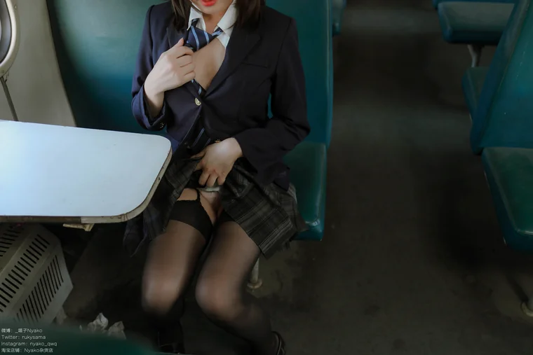 [Coser] Nyako喵子 - 列车 JK preview 19