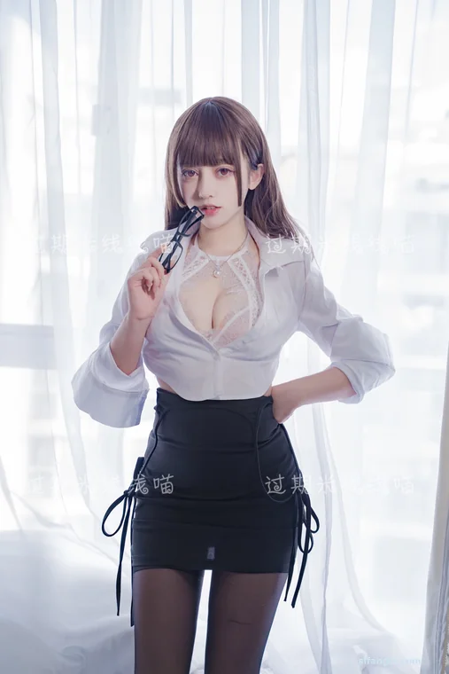 [Coser] 过期米线线喵 OL情欲 preview 1