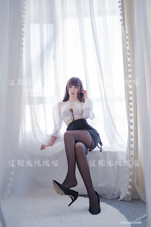 [Coser] 过期米线线喵 OL情欲 preview 5