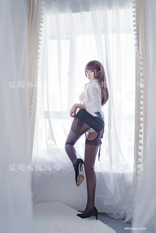 [Coser] 过期米线线喵 OL情欲 preview 15