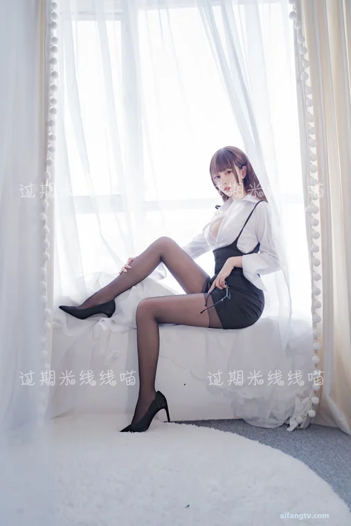 [Coser] 过期米线线喵 OL情欲 preview 17