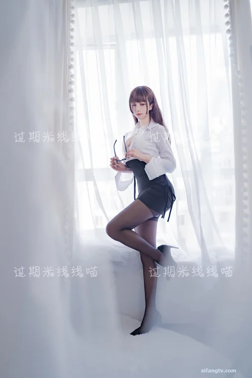 [Coser] 过期米线线喵 OL情欲 preview 18