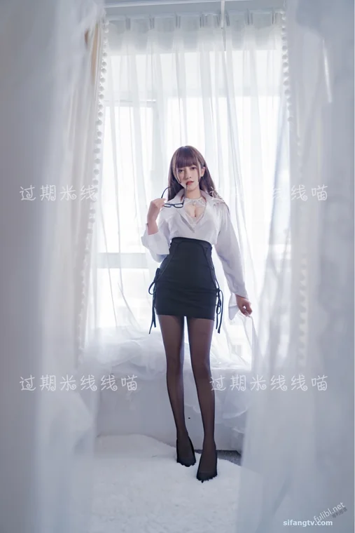 [Coser] 过期米线线喵 OL情欲 preview 20