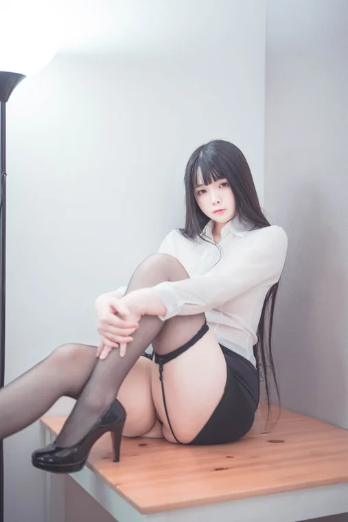 [Coser] 落落 (Raku) - Weekday (2022.05) preview 6