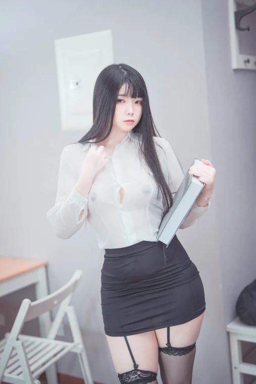 [Coser] 落落 (Raku) - Weekday (2022.05) preview 8