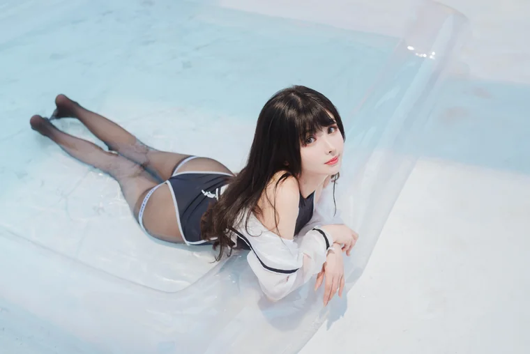 [Coser] rioko凉凉子 Vol.072 天台竞泳 preview 4